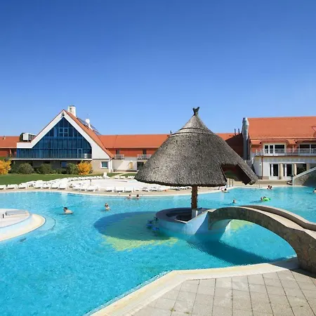 Luxury Chalet With Pool, Sauna & Wifi شاليه